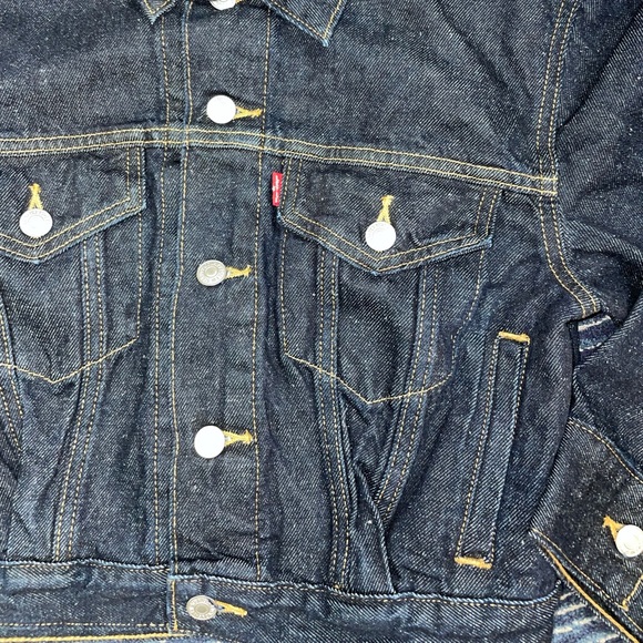 Dark wash Levi’s cropped jean jacket💎 - Picture 7 of 10